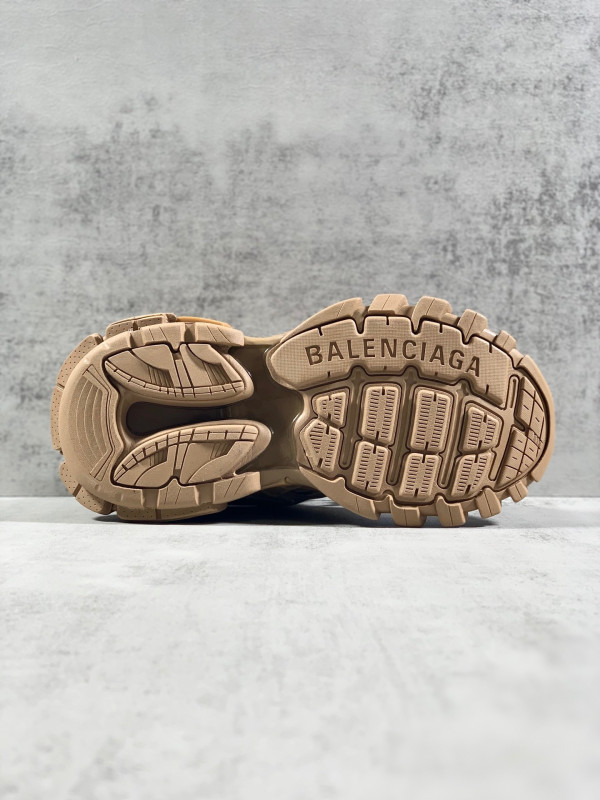 Ba*len*cia*ga track.2