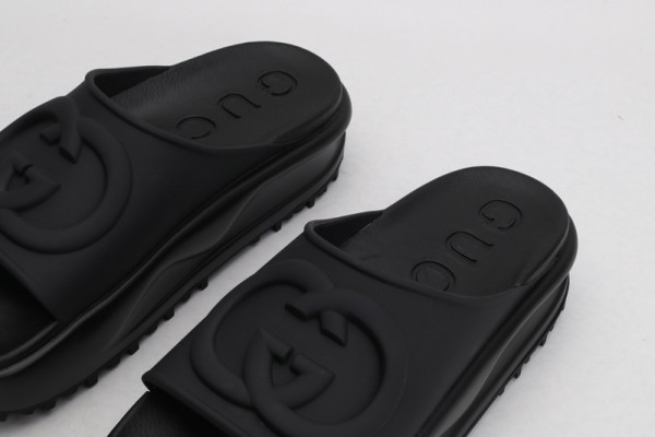 G*u*i slide with interlocking g