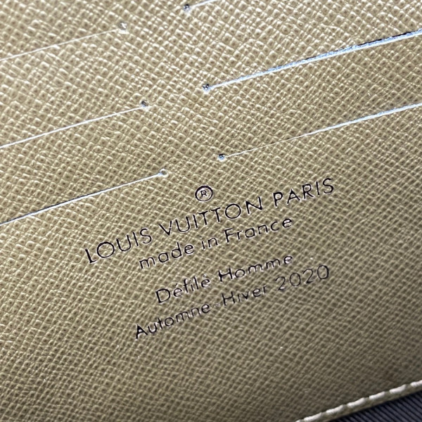 l0*is V*t0n soft trunk wallet