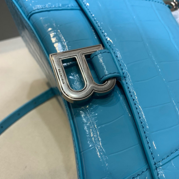 Ba*len*cia*ga hourglass