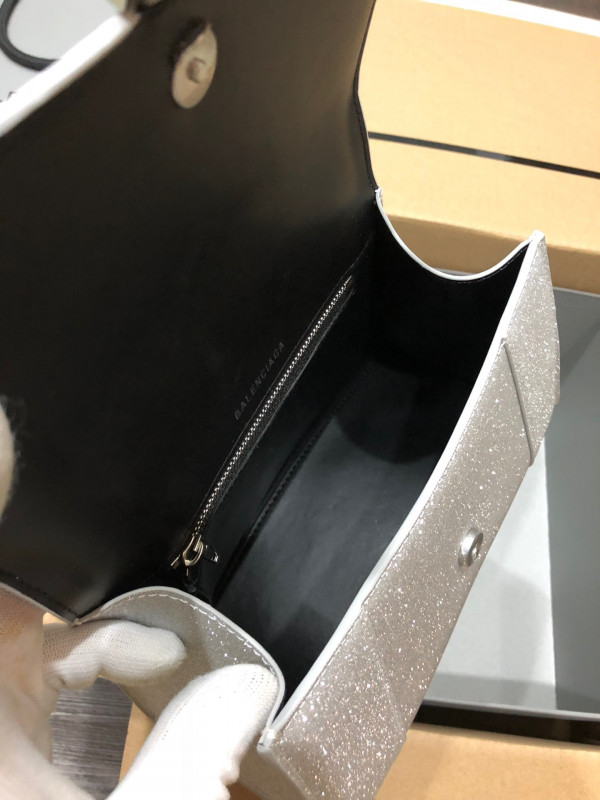 Ba*len*cia*ga hourglass