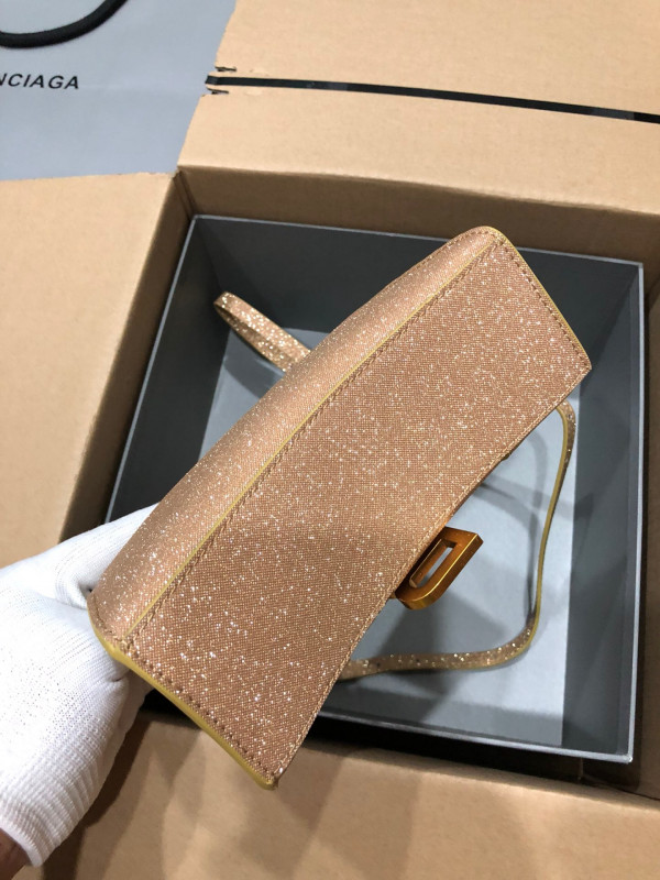 Ba*len*cia*ga hourglass