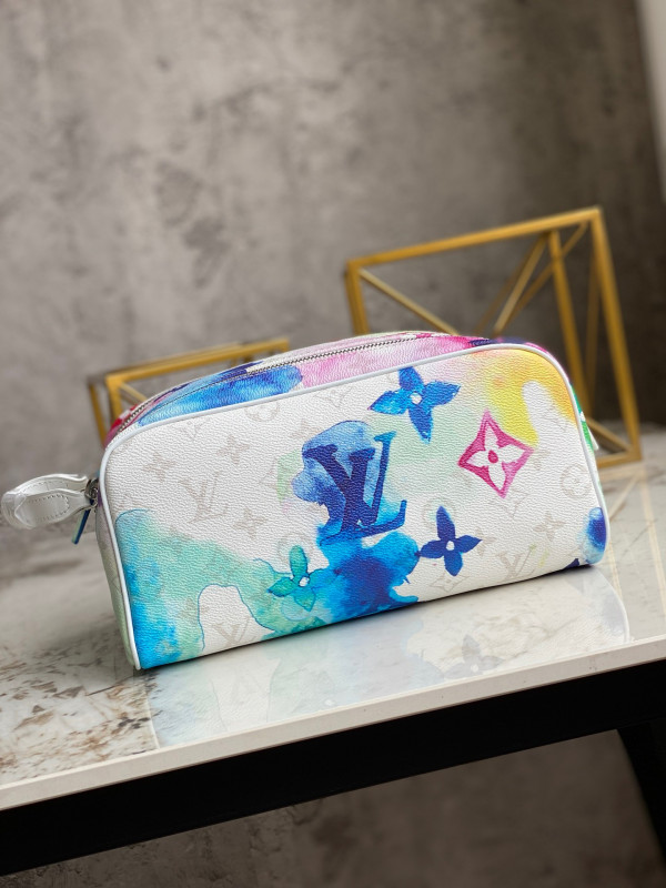 l0*is V*t0n toilet dopp pouch