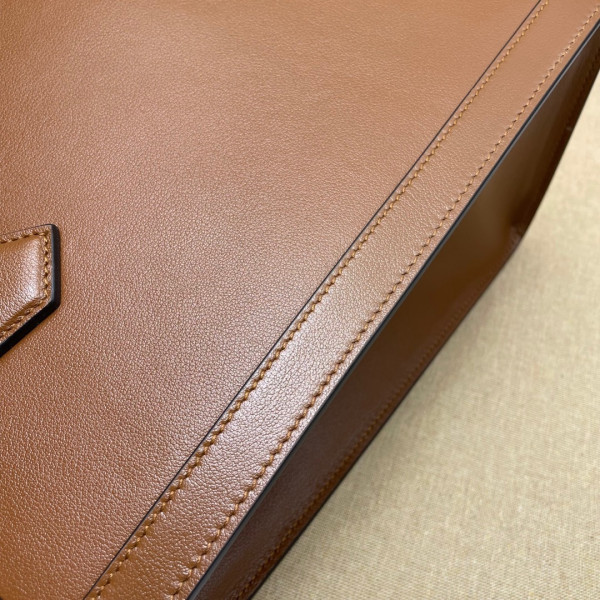 G*u*i diana medium tote bag