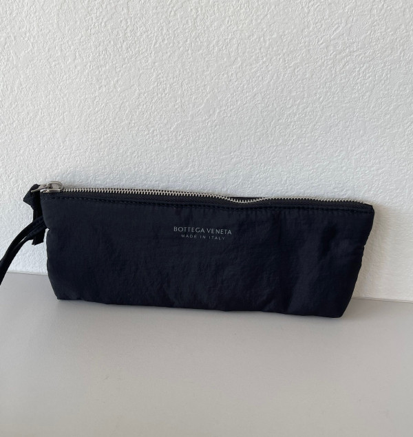 bo*te*ga Ve*ne*ta padded tech cassette