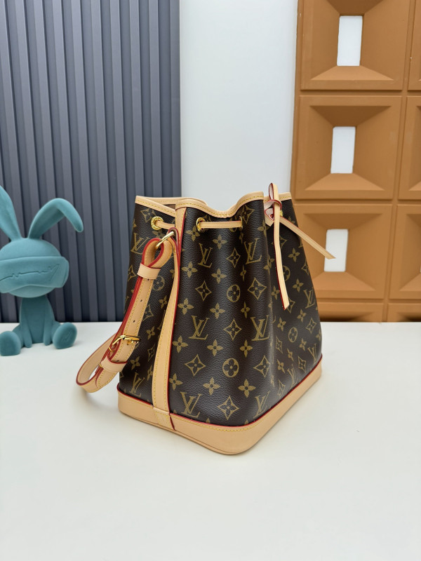 l0*is V*t0n noÉ (different size)