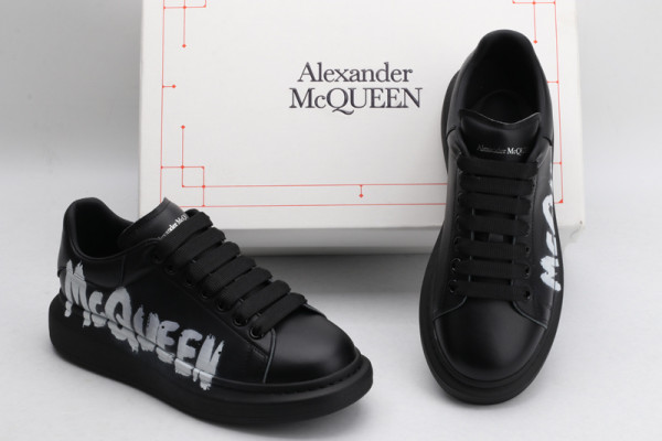 ale*d*r M*Q*en oversized sneaker