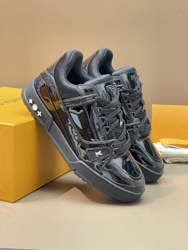 l0*is V*t0n trainer sneaker