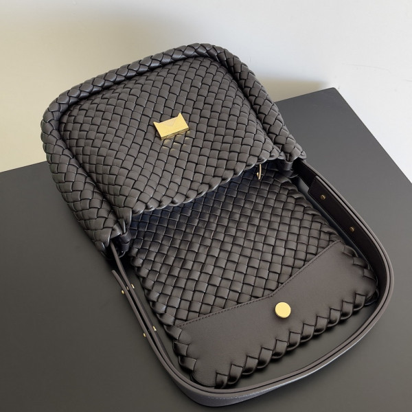 bo*te*ga Ve*ne*ta small cobble shoulder bag