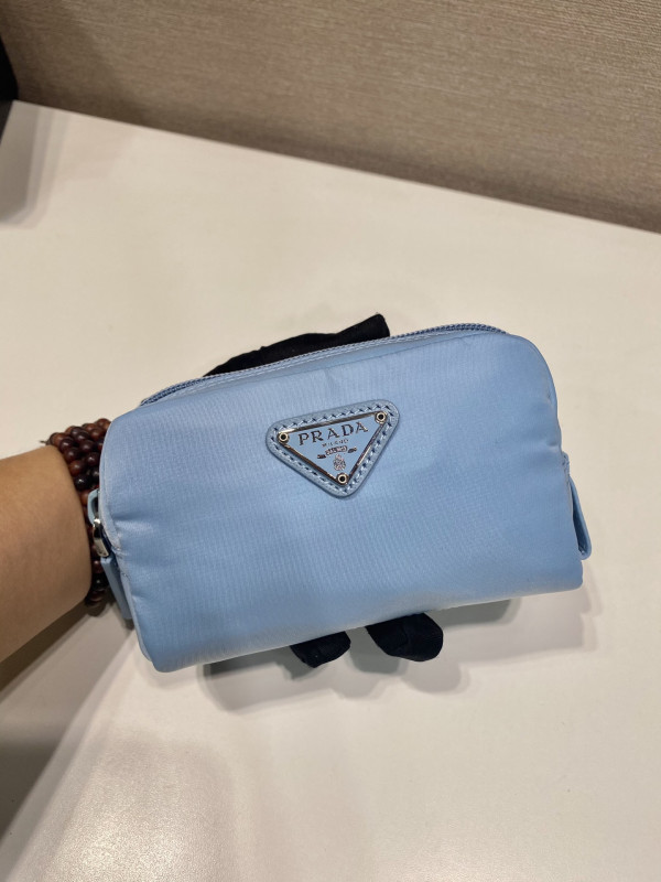 Pra*a re-nylon necessaire