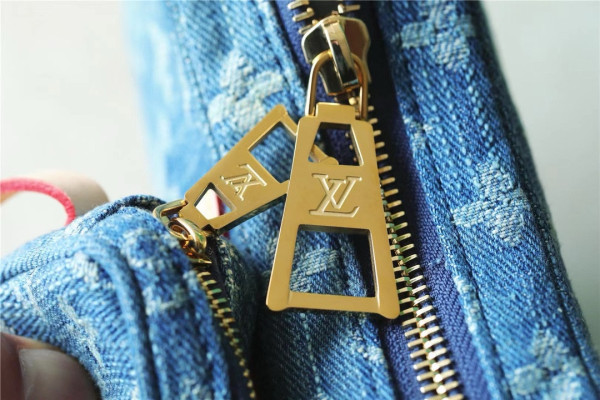 l0*is V*t0n croissant mm