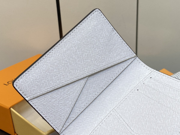 l0*is V*t0n pocket organizer-7.5*11.1*1 cm