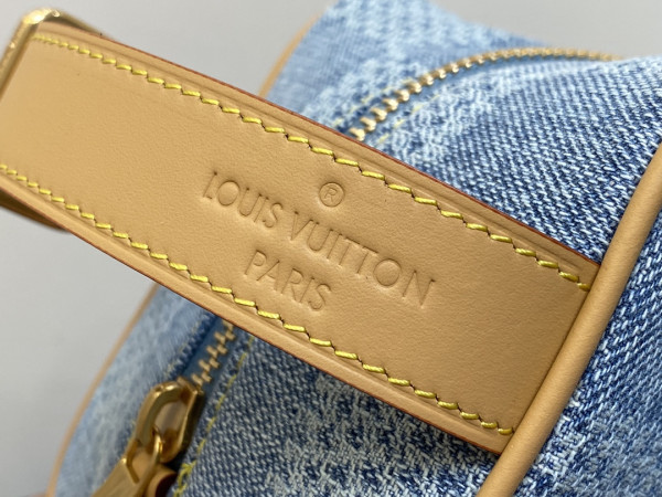 l0*is V*t0n locker dopp kit bag-23*13*12cm