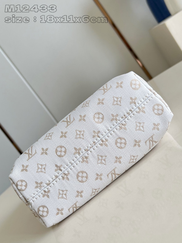 l0*is V*t0n hills pochette