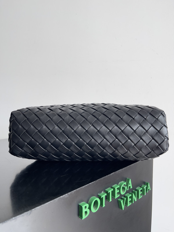 bo*te*ga Ve*ne*ta teen lauren 1980 with chain