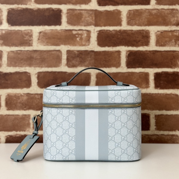 G*u*i porter medium travel bag