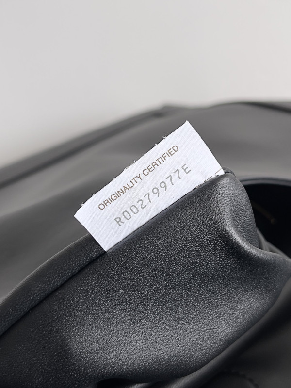 bo*te*ga Ve*ne*ta large hop