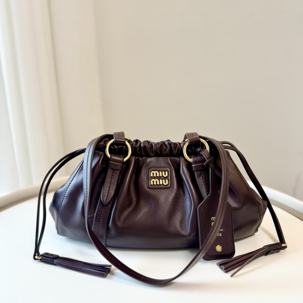M*um*u joie nappa leather bag