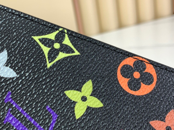 l0*is V*t0n toiletry pouch 26