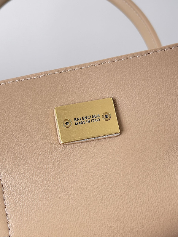 Ba*len*cia*ga bel air medium carry all bag