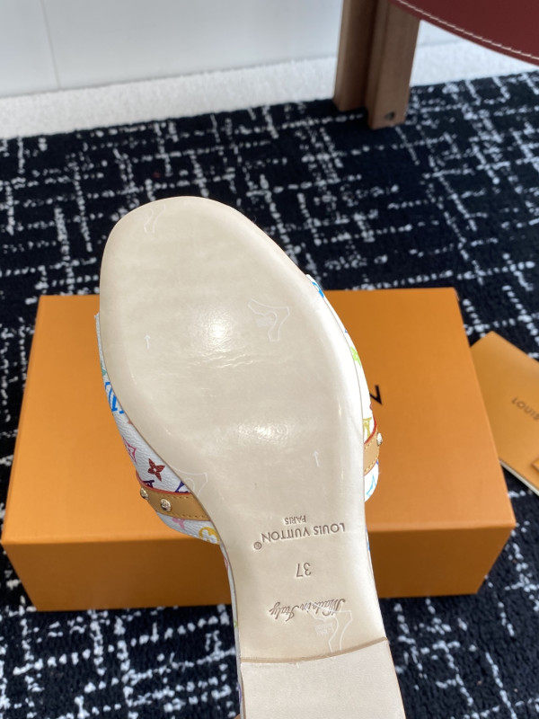 l0*is V*t0n slippers