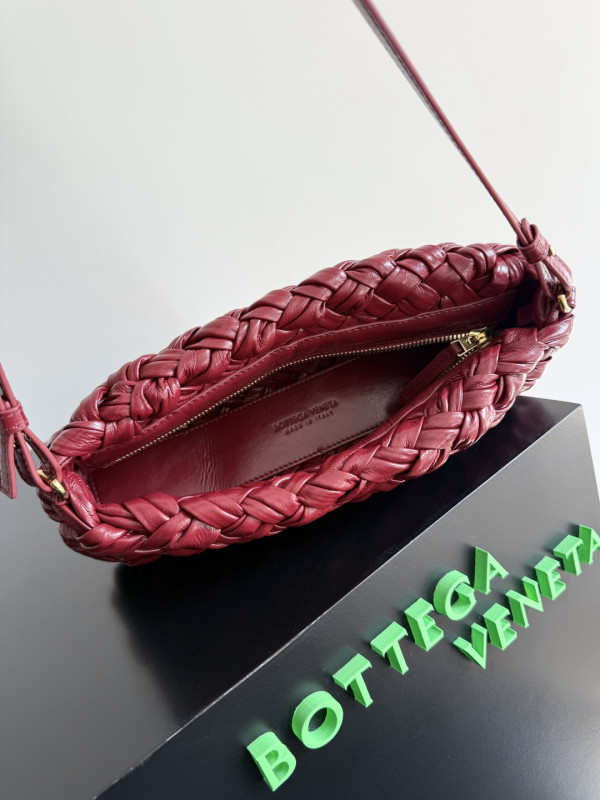 bo*te*ga Ve*ne*ta kalimero cha cha