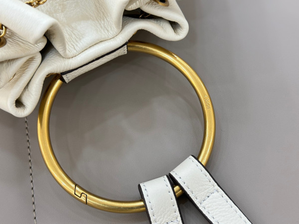 Chloe bracelet backpack in grained leather- 22*20*10.5cm