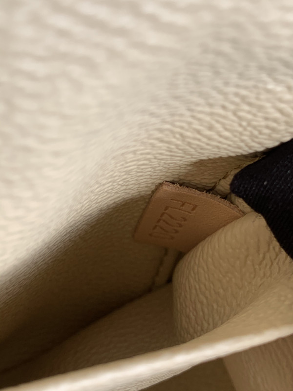 l0*is V*t0n nice mini