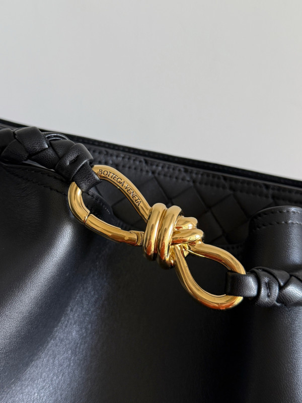 bo*te*ga Ve*ne*ta andiamo bucket