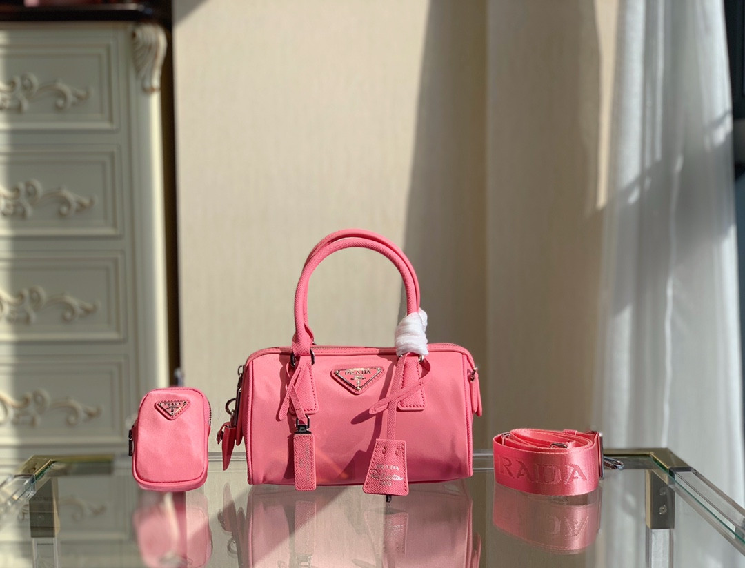 Pra*a re-edition 2005 nylon bag