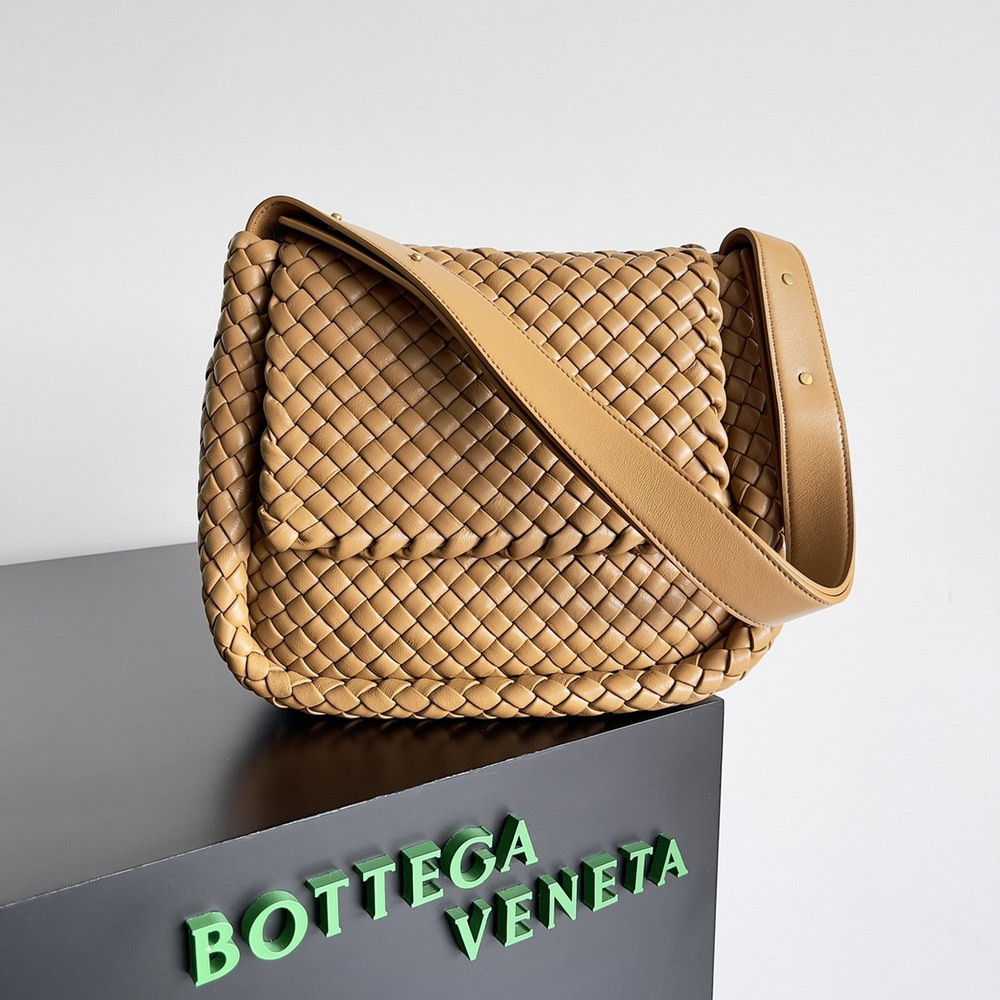 bo*te*ga Ve*ne*ta  small cobble shoulder bag