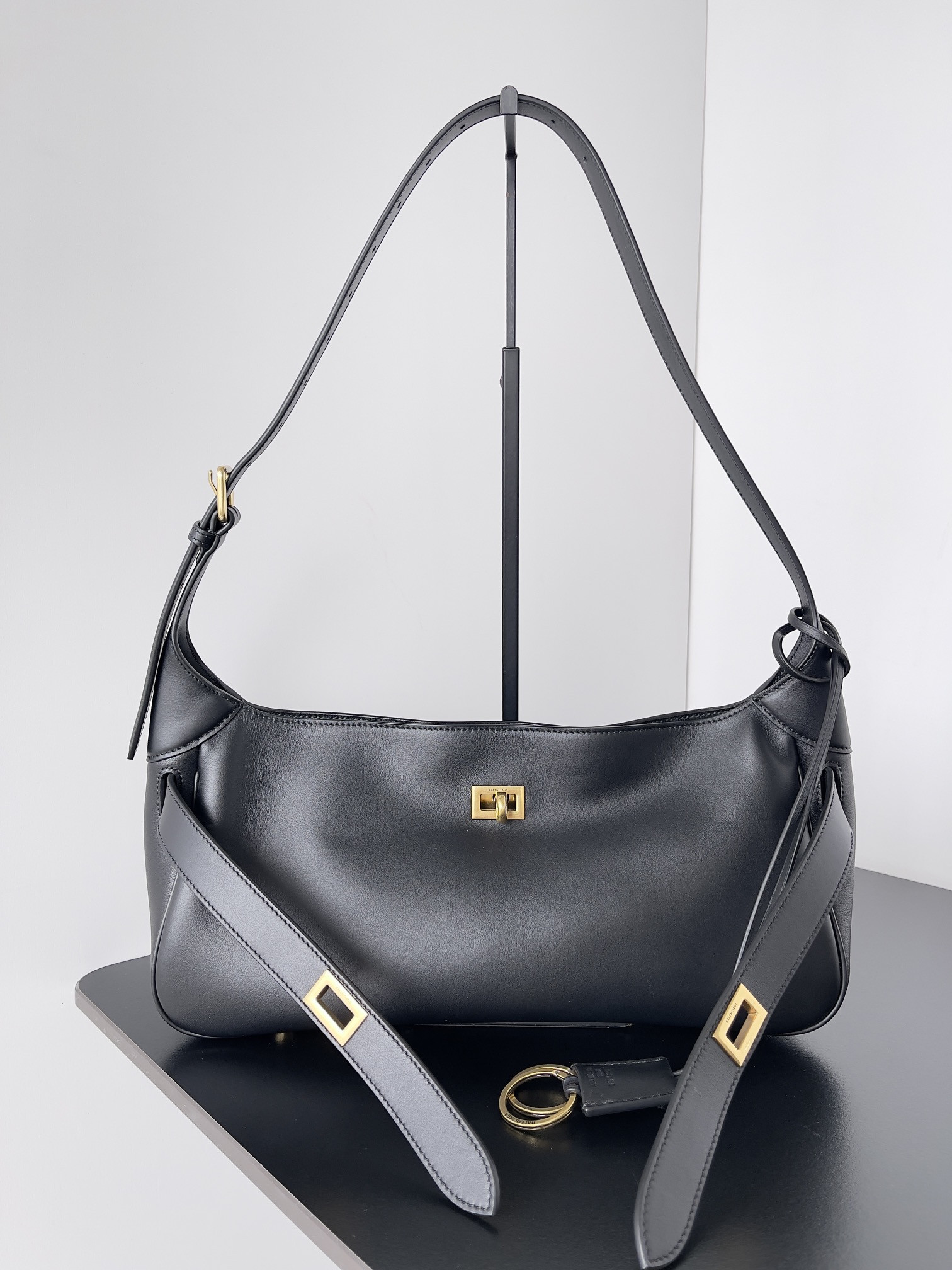 Ba*len*cia*ga bel air small shoulder bag